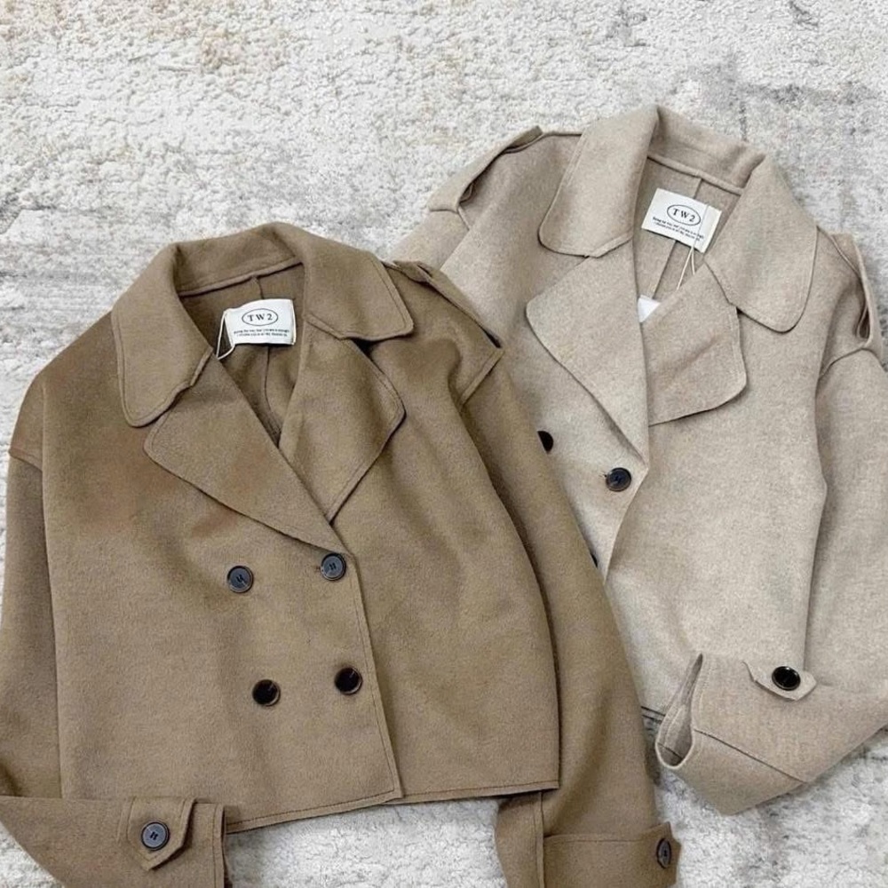 ❌SOLD❌ Short Trench Coat - Picture 5 of 6